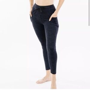 Zyia Navy Terrace Pocket Leggings